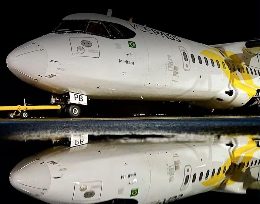 Um problema técnico marcou o voo 2211 da Voepass na noite desta quinta-feira (15). A aeronave, que partiu de Rio Verde, Goiás, no início da noite, precisou desviar para o aeroporto de Uberlândia após enfrentar uma pane elétrica em pleno voo.